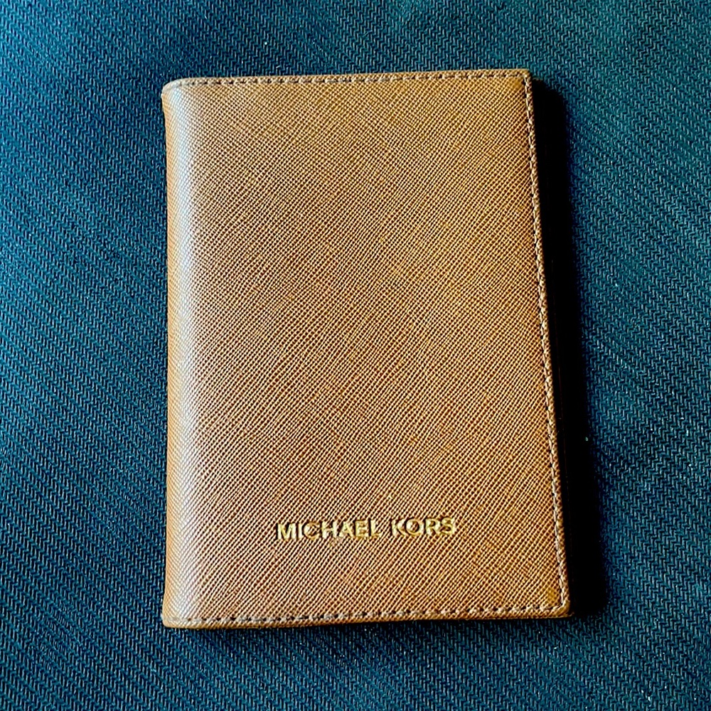 Michael Kors passport Wallet